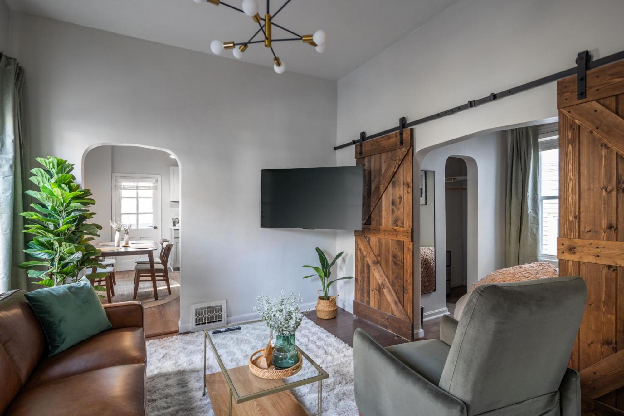 克里夫兰Mid-Century Modern Retreat In Little Italy公寓 外观 照片